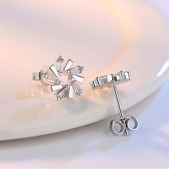 NEW 925 Sterling Silver Diamond Flower Earrings C - Picture 2 of 7